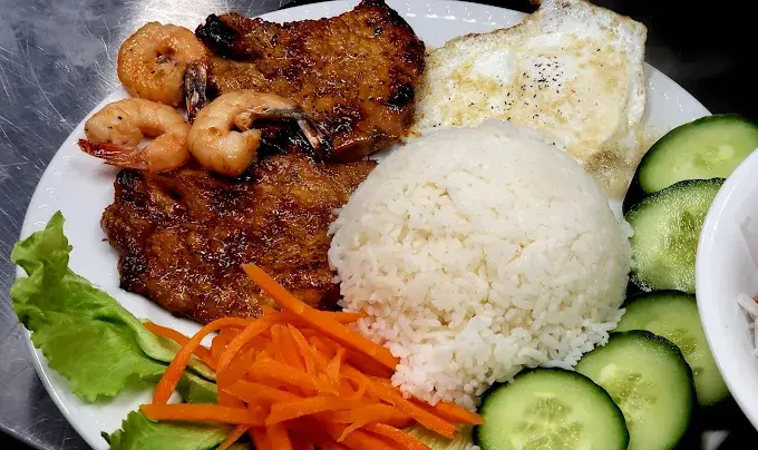 Rice vermicelli bowls and Chinese specialties at Orchid Garden Saskatoon